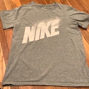 Nike boys T-shirt size large very good condition